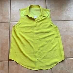 ❤️FINAL SALE❤️ Club Monaco Chartreuse Silk Panel Collared Tank Size Medium
